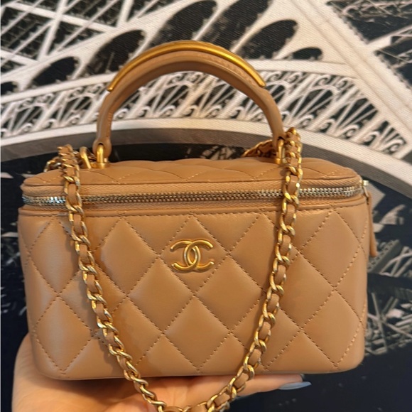 SOLD! Authentic Chanel 2022 Quilted Gold Top Handle Vanity (Gold Chanel Logo)! - Picture 4 of 17